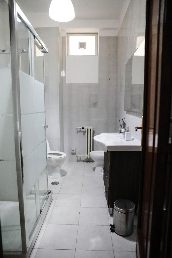 Aura Rent Of With Shared Kitchen Guest house *