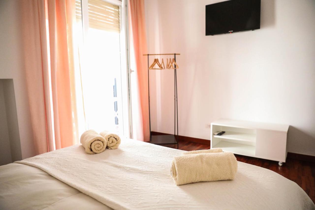 Aura Rent Of With Shared Kitchen Guest house